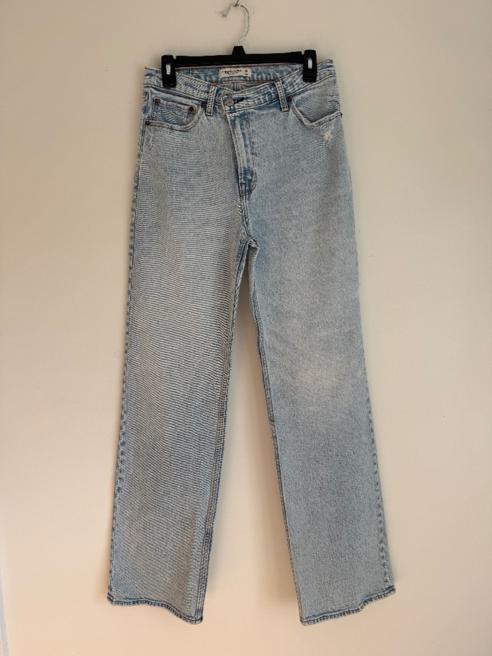 Abercrombie & Fitch The '90s Relaxed Jean High Rise - Light Wash | Size 28 / 6L